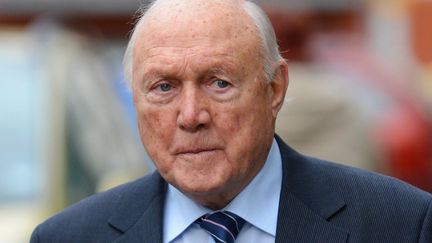 L'ancien pr&eacute;sentateur de la BBC Stuart Hall &agrave; son arriv&eacute;e au tribunal de Preston, au Royaume-Uni, le 7 f&eacute;vrier 2013. (ANDREW YATES / AFP)