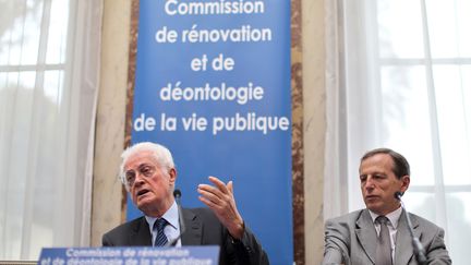 Lionel Jospin (G), le 9 octobre 2012 &agrave; Paris. (THOMAS SAMSON / AFP)