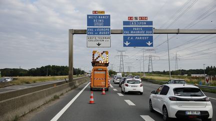 Rescue workers at the crash site of a tourist plane on the A4 motorway, near Noisiel (Seine-et-Marne), on June 30, 2024. (OLYMPIA DE MAISMONT / AFP)