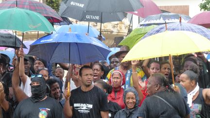 Une manifestation dans les rues de Cayenne (Guyane), le 30 mars 2017. (MAXPPP)