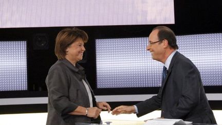 Martine Aubry et François Hollande, le 12 octobre 2011, sur plateau de France 2. (AFP)