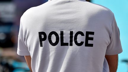 Un policier à Saint-Paulien (Haute-Loire), le 7 juin 2022. (MAXPPP)