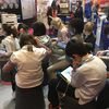 Des enfants font des exercices sur tablettes au salon Educatec-Educatice, le 17 novembre 2016 à la porte de Versailles (Paris). (CAMILLE ADAOUST / FRANCEINFO)