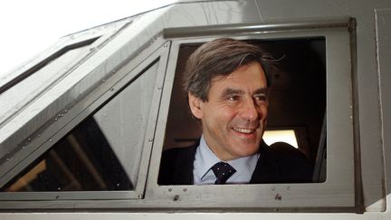 François Fillon, Premier ministre dans la cabine d'un TGV à Strasbourg, le 9 juin 2007. (JEAN AYISSI / AFP)