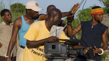 Si certains critiques africains reprochent à ces films de donner une image caricaturale du Nigeria, d’autres au contraire pensent que ce cinéma en donne une vision plus réaliste que les films formatés du marché international.
 
Nollywood est parfois moqué pour sa dramatisation excessive et ses scènes théâtralisées à outrance. Aussi est-il intéressant de voir enfin des Africains raconter des histoires africaines. (Creative Commons Attribution-ShareAlike 3.0 License. &amp; Attribution 2.5 License.)