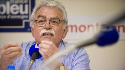 Le député communiste André Chassaigne, le 13 juin 2017 au micro de France Bleu Pays d'Auvergne à Clermont-Ferrand. (THIERRY ZOCCOLAN / AFP)