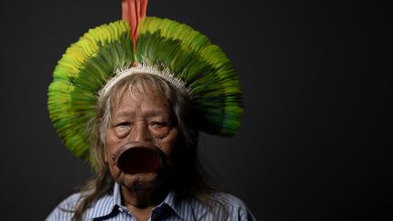 Le Cacique Raoni Metukture de la tribu Kayapo à l'occasion d'un de ses passage à Paris (JOEL SAGET / AFP)