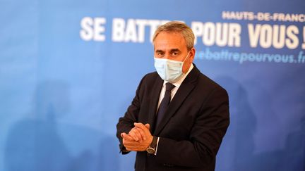 Le président de la région Hauts-de-France, Xavier Bertrand, en campagne pour sa réelection, le 3 mai 2021, à Maubeuge (Nord).&nbsp; (SYLVAIN LEFEVRE / HANS LUCAS / AFP)