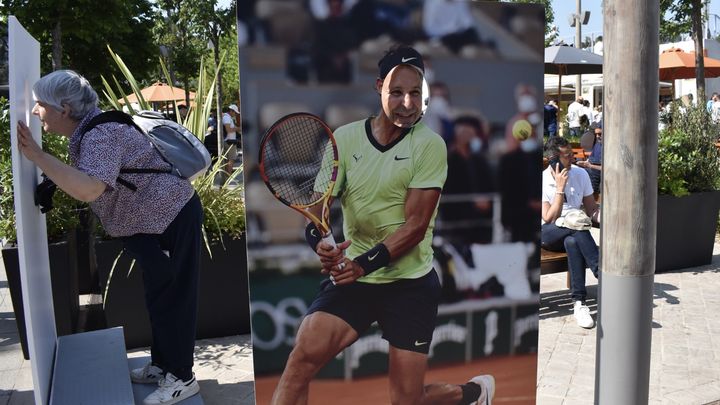 Comme Rick, les spectateurs peuvent se faire prendre en photo dans un passe-tête à l'effigie de Rafael Nadal. (Hortense Leblanc)