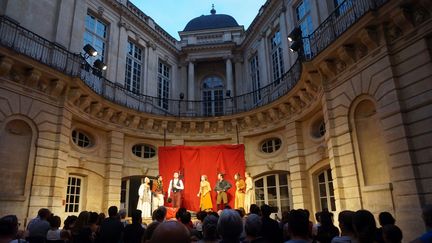 Cour de l'Hôtel de Beauvais, représentation du festival les Tréteaux Nomades (Festival Les Tréteaux nomades)