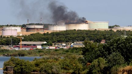 &nbsp; (Deux explosions sur deux cuves du site LyondellBasell de Berre se sont produites le 14 juillet © Maxppp)