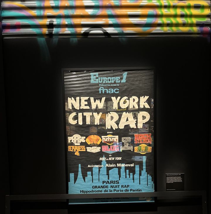 Original de l'affiche du New York City Rap Tour, annonçant une "Grande nuit rap" à l'Hippodrome de la Porte de Pantin à Paris, en 1982. Cette affiche fait partie de la collection de l'Urban Hip-Hop Museum de New York et a été prêtée spécialement pour l'exposition "Hip-Hop 360" à la Philharmonie de Paris. (LAURE NARLIAN / FRANCEINFO)