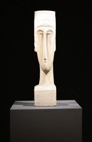 "Tête", sculpture de Modigliani, à Sotheby's (31 octobre 2014)
 (Jewel Samad / AFP)