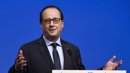 Le pr&eacute;sident de la R&eacute;publique Fran&ccedil;ois Hollande &agrave; Dijon (C&ocirc;te-d'Or), le 26 octobre 2014. (PHILIPPE DESMAZES / AFP)