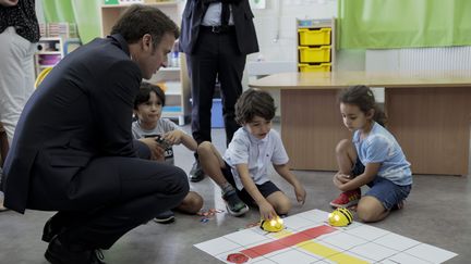 Emmanuel Macron visiting the Marseille Menpenti elementary school, chosen to test the School of the Future project, June 2, 2022. (TOMASELLI ANTOINE / MAXPPP)