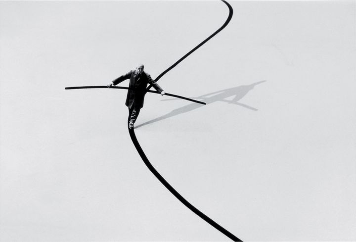 Gilbert Garcin, Le Funambule, 2002
 (Courtesy galerie Les Filles du Calvaire / Rencontres Arles)