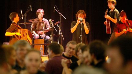 Le groupe Startijenn au festival Gouel bro Douarnenez en octobre 2010
 (Pascal LEOPOLD/MAXPPP)