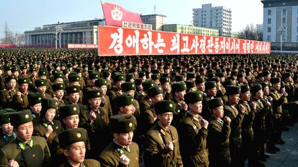 Des militaires nord-cor&eacute;ens lors d'un rassemblement &agrave; Pyongyang, la capitale de la Cor&eacute;e du Nord, le 7 mars 2013. (KNS / KCNA / AFP)