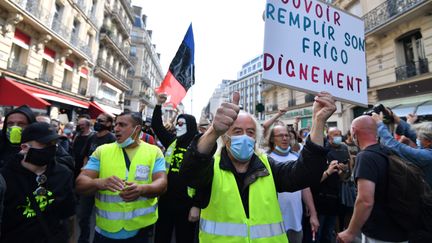 "Gilets jaunes" : un retour dans la rue sous haute surveillance à Paris