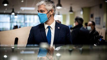 Le président de la région Auvergne-Rhône-Alpes Laurent Wauquiez au lycée du Parc&nbsp;à Lyon, le 30 avril 2021. (JEFF PACHOUD / AFP)