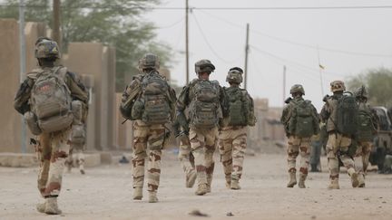 Des soldats fran&ccedil;ais patrouillent &agrave; Kidal, dans le nord du Mali, samedi 27 juillet 2013. (KENZO TRIBOUILLARD / AFP)