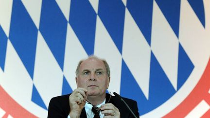 Le pr&eacute;sident du Bayern M&uuml;nich, Uli H&ouml;ness, le 18 novembre 2011. (CHRISTOF STACHE / AFP)