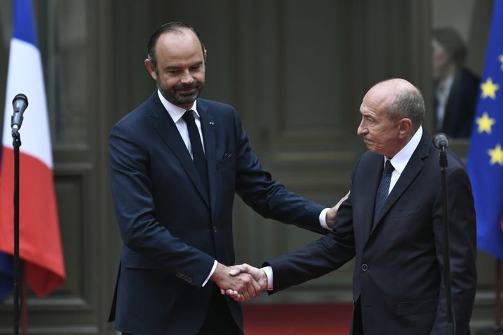 Le Premier ministre Edouard Philippe et le ministre de l'Intérieur Gérard Collomb lors de la passation de pouvoir place Beauvau, le 3 octobre 2018. (STEPHANE DE SAKUTIN / AFP)