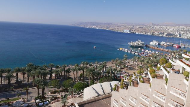 &nbsp; (La baie d'Eilat: à droite l'Egypte; à gauche la Jordanie © Emmanuel Langlois)