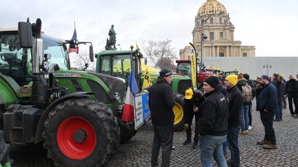 Des agriculteurs ont défilé dans les rues de Paris, le 23 février, à la veille de l'ouverture du Salon de l'agriculture. (PH LAVIEILLE / MAXPPP)