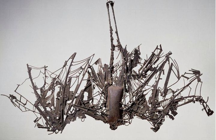 César: Chauve-souris. 1954. Fer forgé. 144 cm x 215 x 12,1.
 (Collection Centre Pompidou. Distribution service presse Réunion des musées nationaux-Grand Palais / Adagp, Paris 2012.)