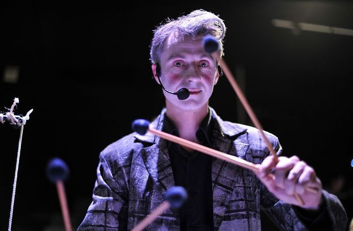 Henri-Charles Caget, percussioniste et bruiteur des &quot;Contructeurs&quot;
 (Sébastien Erome)