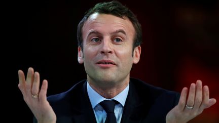 Emmanuel Macron, attaqué de toute part ?&nbsp; (CHRISTIAN HARTMANN / REUTERS)