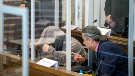 Eyad Al-Gharib lors de son procès à Coblence, en Allemagne, le 23 avril 2020. (THOMAS LOHNES / AFP)