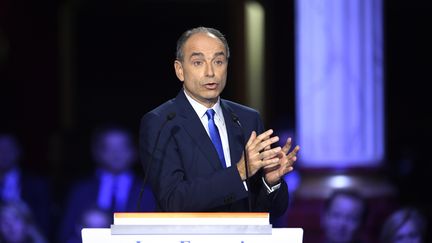 Jean-François Copé lors du deuxième débat entre les candidats de la primaire à droite, jeudi 3 novembre 2016, dans la salle Wagram à Paris. (ERIC FEFERBERG / AFP)