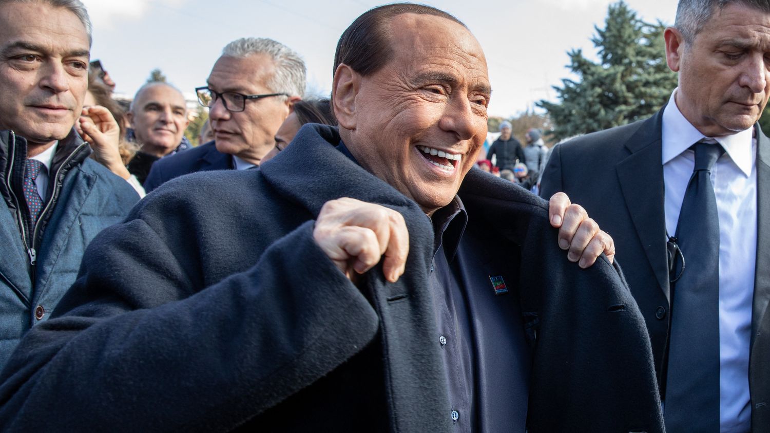 Silvio Berlusconi si dimette da presidente