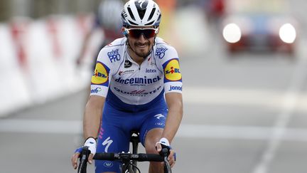 Julian Alaphilippe lors de Paris-Nice. (SEBASTIEN NOGIER / EPA)