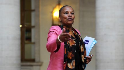 La ministre de la Justice, Christiane Taubira, le 11 octobre 2013 &agrave; Aix-en-Provence (Bouches-du-Rh&ocirc;ne). (ANNE-CHRISTINE POUJOULAT / AFP)