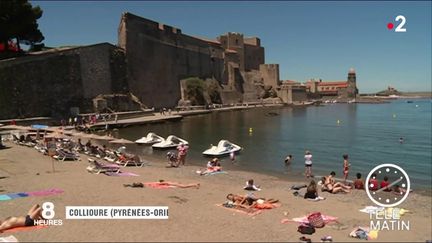 Après un mois de mai pluvieux, les touristes réinvestissent enfin les plages et les terrasses de café, longtemps restées désertes. (FRANCE 2)