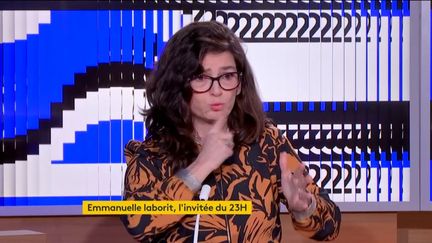 Et si l'on mettait tous à la langue des signes ? Son ambassadrice, Emmanuelle Laborit, est marraine de la semaine de la langue française et de la francophonie. Elle était l'invitée du journal de 23h vendredi 13 mars. (FRANCEINFO)