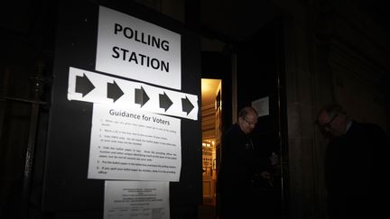 Un bureau de vote à Londres (Grande-Bretagne), le 12 décembre 2019. (CHRISTOPHER FURLONG / GETTY IMAGES EUROPE)