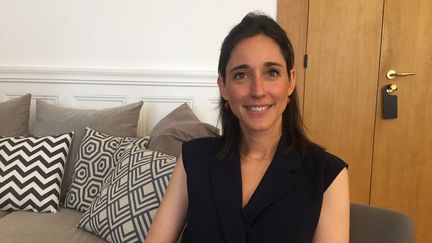 Brune Poirson, secrétaire d'Etat à la Transition écologique et solidaire dans son bureau au Ministère à Paris, le 25 juin 2019. (ROSALIE LAFARGE / FRANCE-CULTURE)