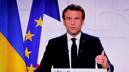 Le président de la République, Emmanuel Macron, le 2 mars 2022, lors d'une allocution à l'Elysée. (LUDOVIC MARIN / AFP)