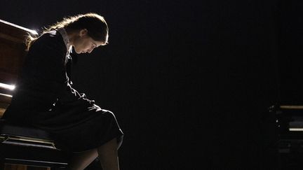 Laeitia Casta dans "Clara Haskil, prélude et fugue" au Théâtre du Rond-Point (©Edouard Elias - H&K)