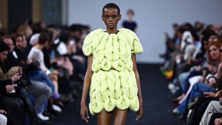 JW Anderson automne-hiver 2024-25 à la London Fashion Week, le 18 février 2024. (HENRY NICHOLLS / AFP)