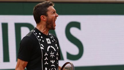 La joie de Gilles Simon, tombeur de Steve Johnson au deuxième&nbsp;tour de Roland-Garros, jeudi 26 mai. (THOMAS SAMSON / AFP)