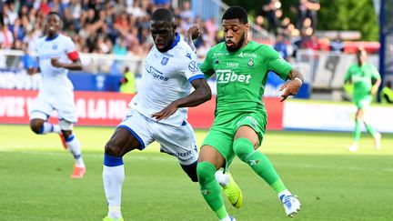 Arnaud Nordin et les Stéphanois ont concédé le match nul face à Auxerre lors du barrage aller de Ligue 1, jeudi 26 mai 2022. (YVES SALVAT / MAXPPP)