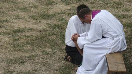 Image d'illustration d'une confession catholique. (PASCAL DELOCHE / LEEMAGE VIA AFP)