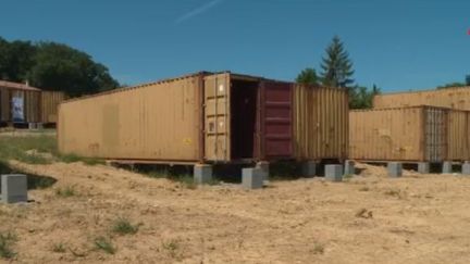 Des containers en futur logement, dans le Gers. (France 2)