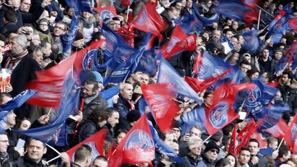 Des supporters du PSG dans les gradins du Parc des princes, le 14 f&eacute;vrier 2015. (KENZO TRIBOUILLARD / AFP)