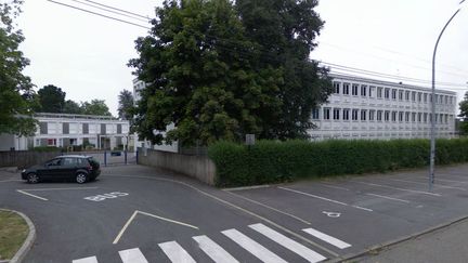 Une enseignante du coll&egrave;ge Le H&eacute;rault, &agrave; Saint-Herblain (Loire-Atlantique), a &eacute;t&eacute; agress&eacute;e par un &eacute;l&egrave;ve, le 25 septembre 2013. (GOOGLE STREET VIEW)